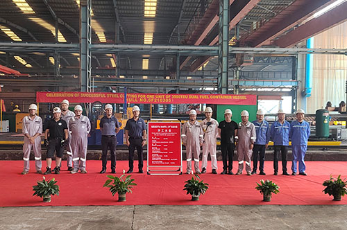 Sanfu Shipbuilding steel cutting of a 3500TEU Container Ship